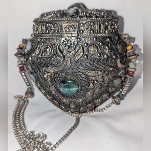 Intricately Designed Silver and Multicolor Agate Stone Sajai Metal Ethnic Bag.